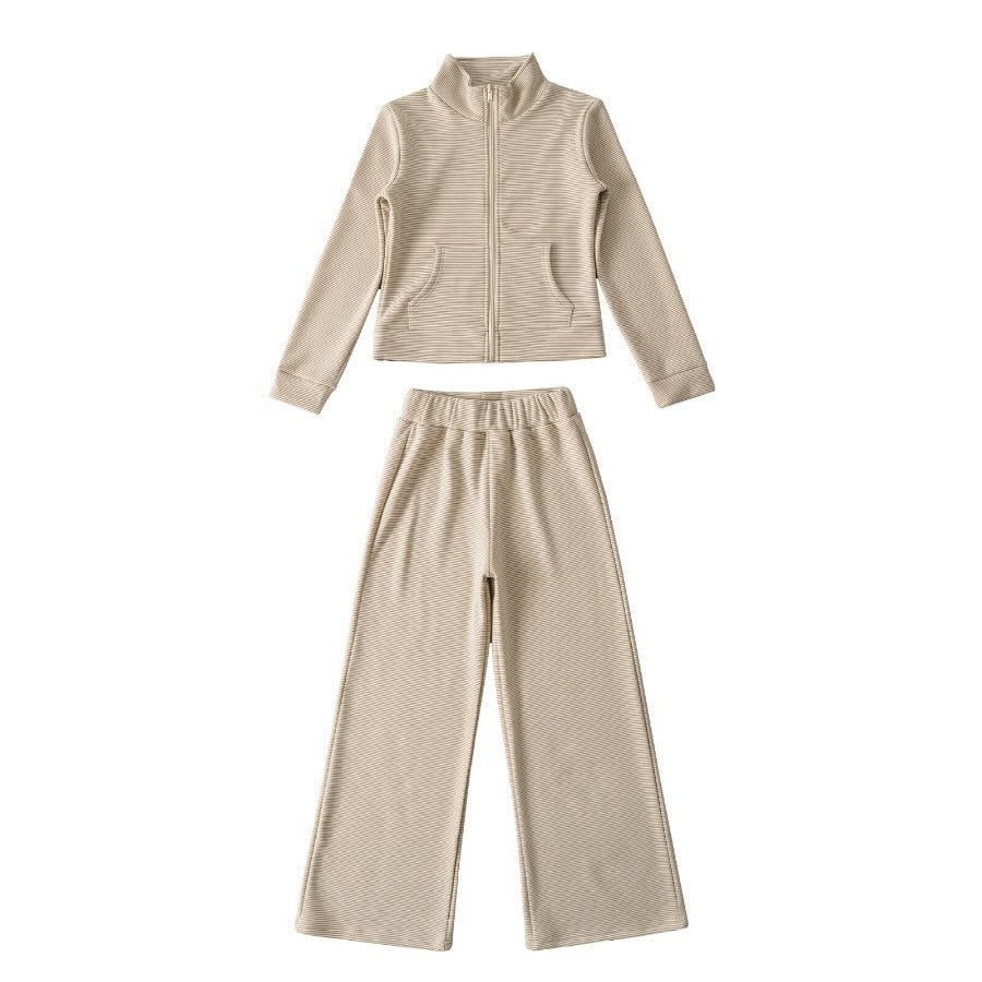 Women's sports set with high collar and wide pant waist Lune London