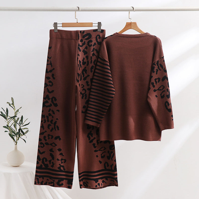 Trendy women's lounge set with animal print and wide stripes Lune London