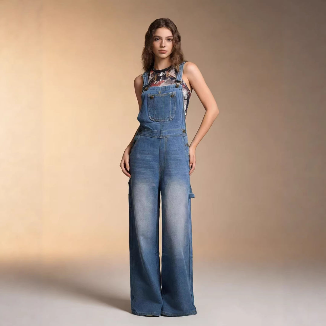 Women's overalls in a casual oversized cut with functional side pockets Lune London