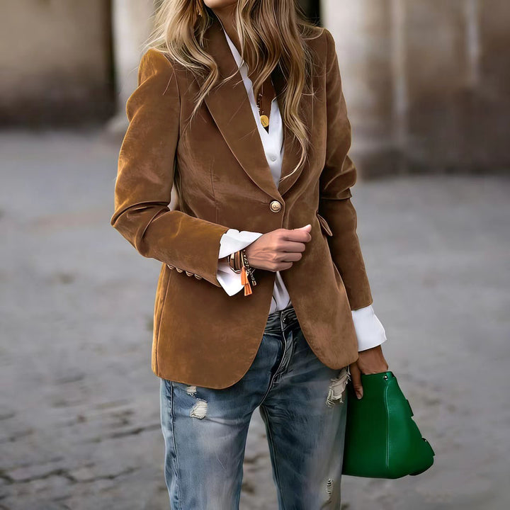 Ladies Elegant tailored velvet blazer with notch lapels and single-button Amarae