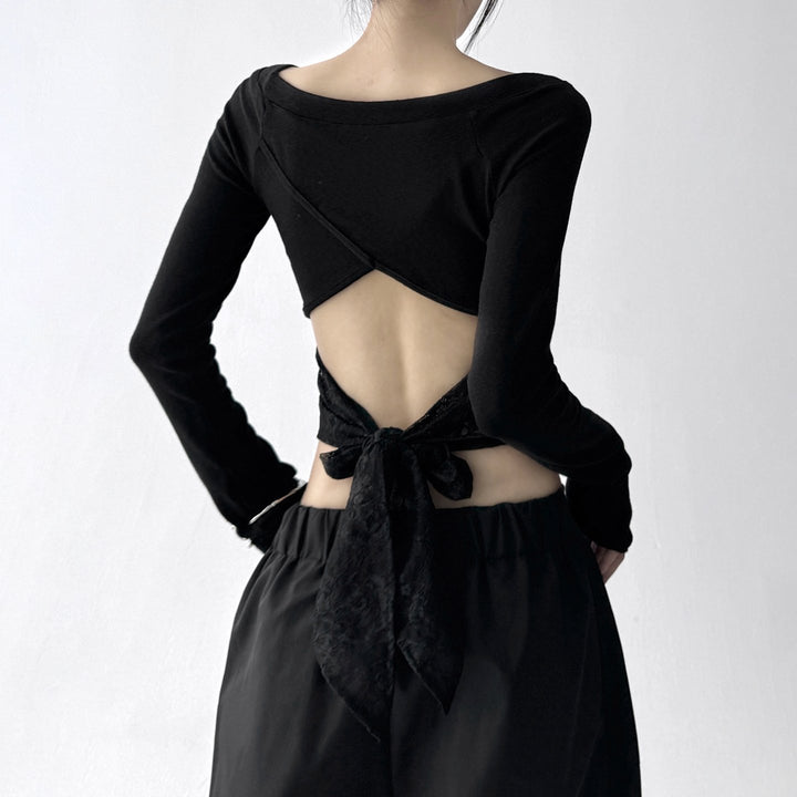 Women's casual long sleeve top with open back and decorative tie belt Chic & Stil