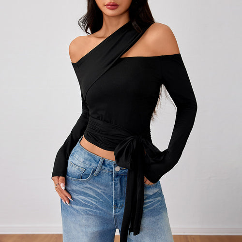 Haut asymétrique croisé pour femmes avec un design à halter à la mode et des fronces élégantes Chic & Stil