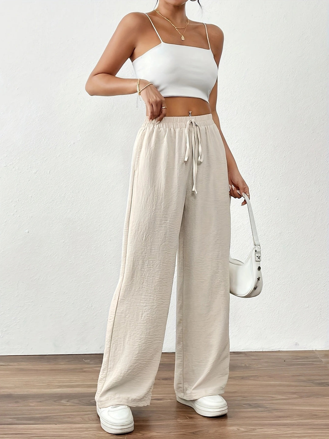 Loose linen pants for women with elastic waist and side pockets Lune London
