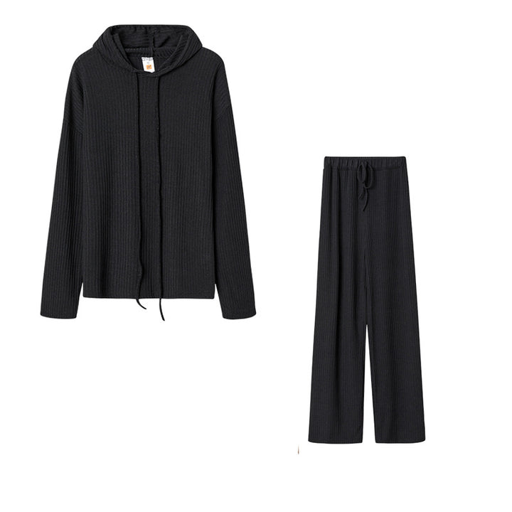 Comfortable women's outfit with hood and loose fit Lune London