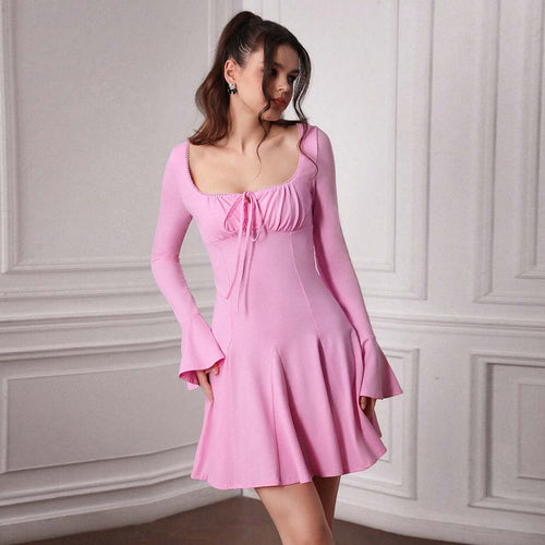 Robe femme avec décolleté profond et manches en volants élégants Chic & Stil