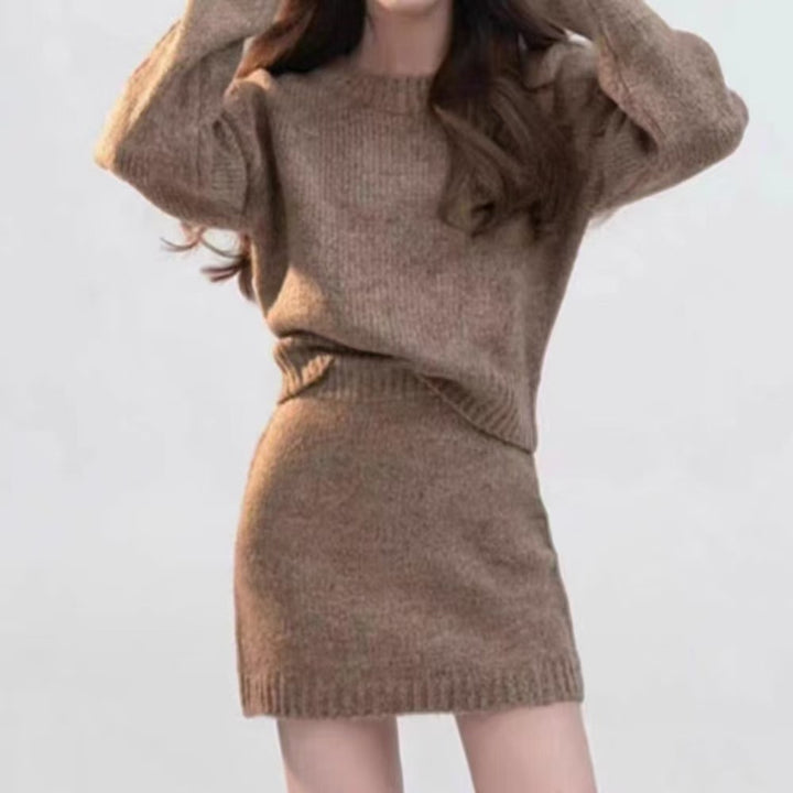 Robe tricotée pour femmes avec un élégant col rond et une fine texture côtelée Chic & Stil