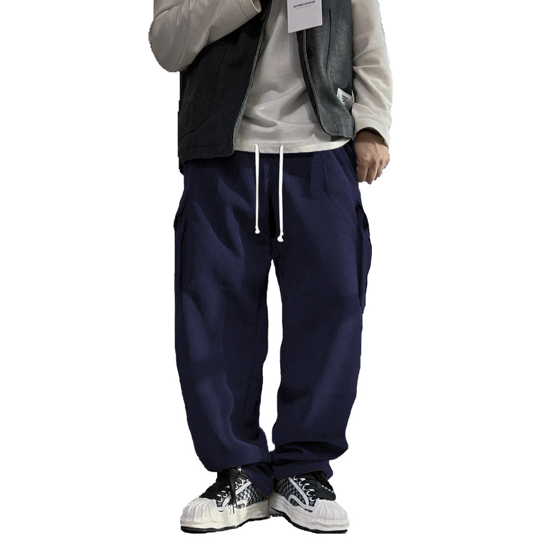 Men's cargo pants with a relaxed fit and versatile side pockets Lune London