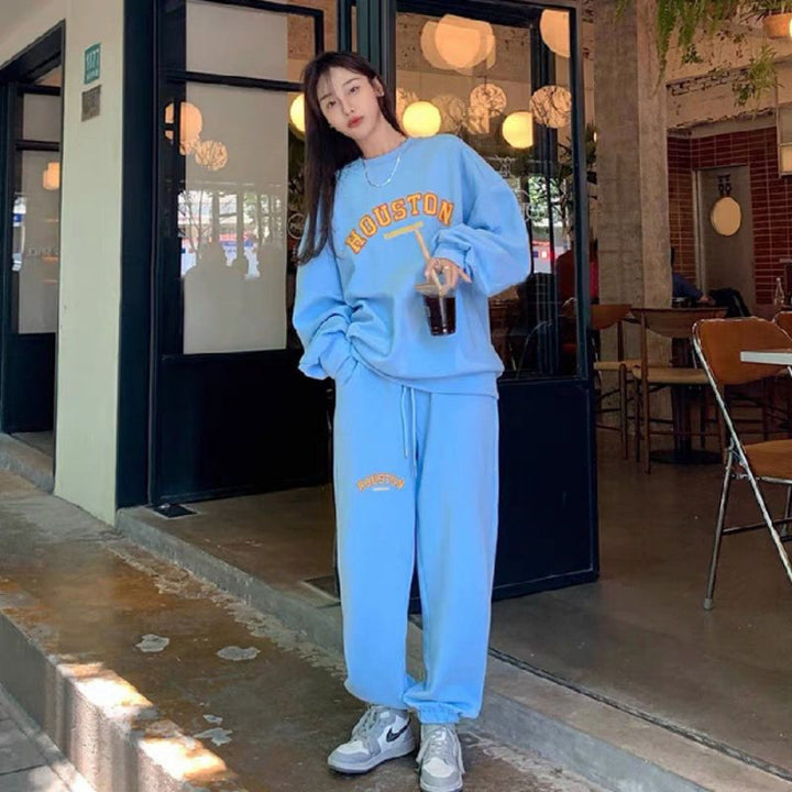 Women's Comfortable Oversized Sweatshirt-Pant Combination Chic & Stil