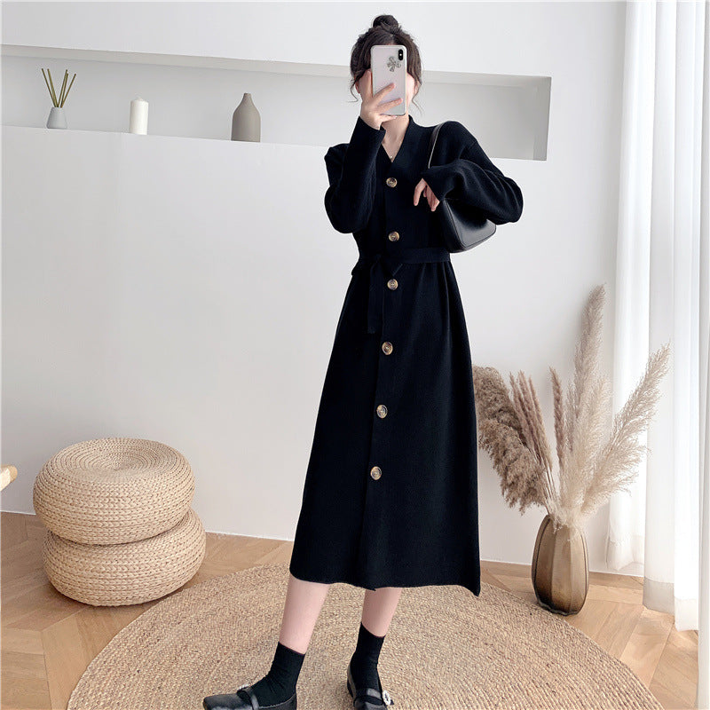 Robe tricotée longueur genou pour femmes avec boutons et ceinture Chic & Stil