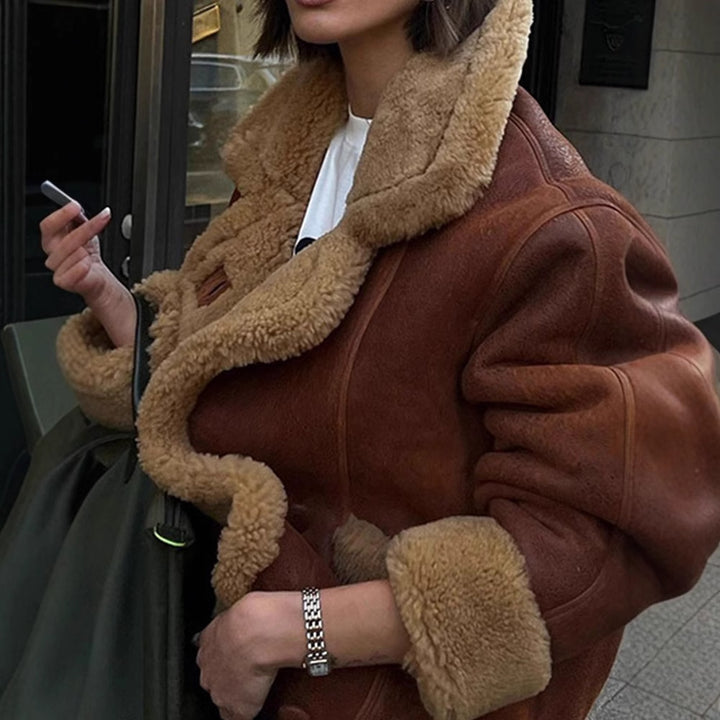 Casual and trendy teddy jacket for women with a large collar and soft interior Lune London