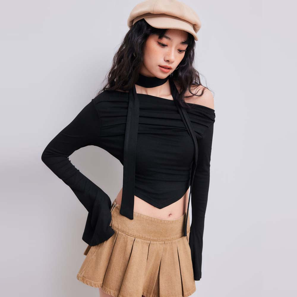 Top court pour femme avec design halter asymétrique et drapés élégants Chic & Stil