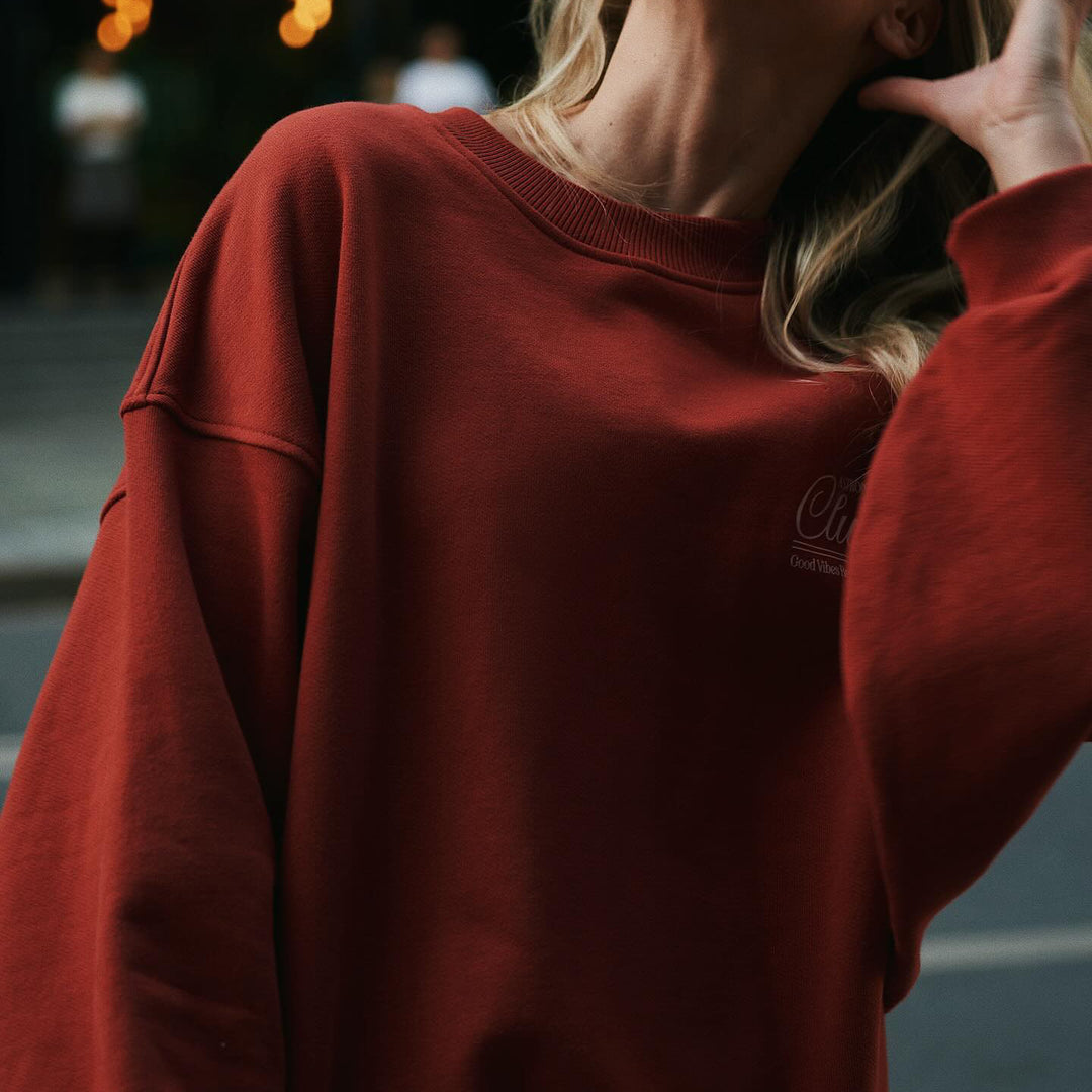 Casual sweatshirt for women with creative logo detail and off-the-shoulder Amarae