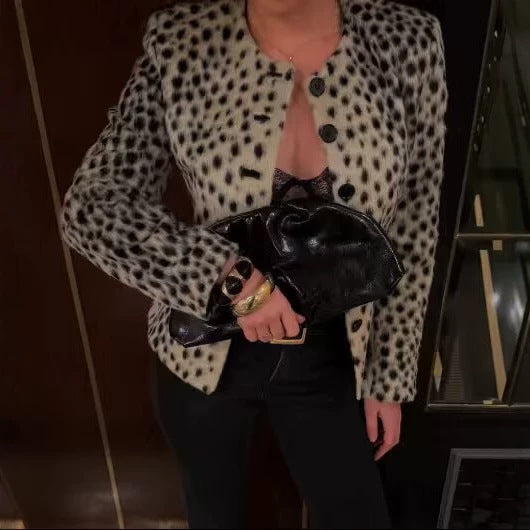 Women's short jacket made of faux fur with leopard print and continuous button placket Amarae