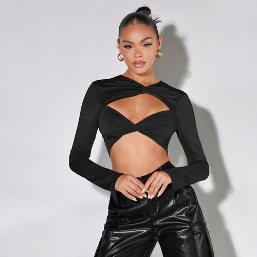 Chic & Stil women's cropped top with sophisticated draped details and long sleeves
