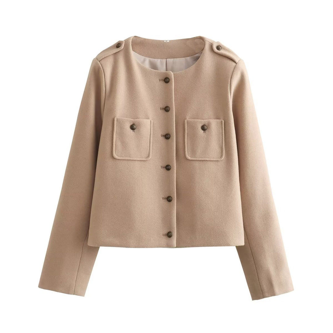 Short women's jacket with practical pockets and elegant button details Lune London