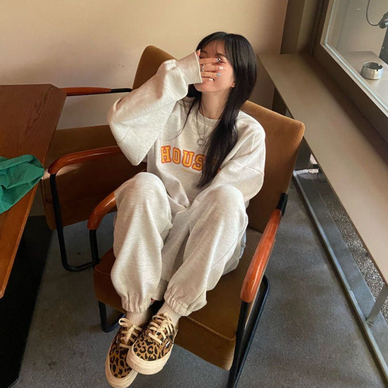 Women's Comfortable Oversized Sweatshirt-Pant Combination Chic & Stil