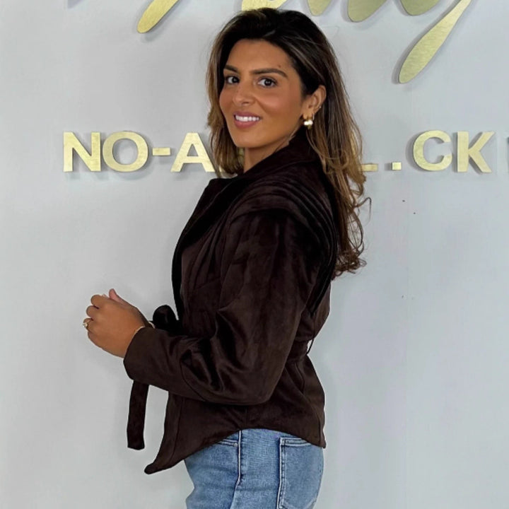 Veste élégante en daim pour femmes avec ceinture à la taille Chic & Stil