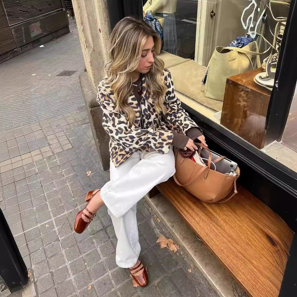 Veste courte léopard femme au style urbain avec poches pratiques Chic & Stil