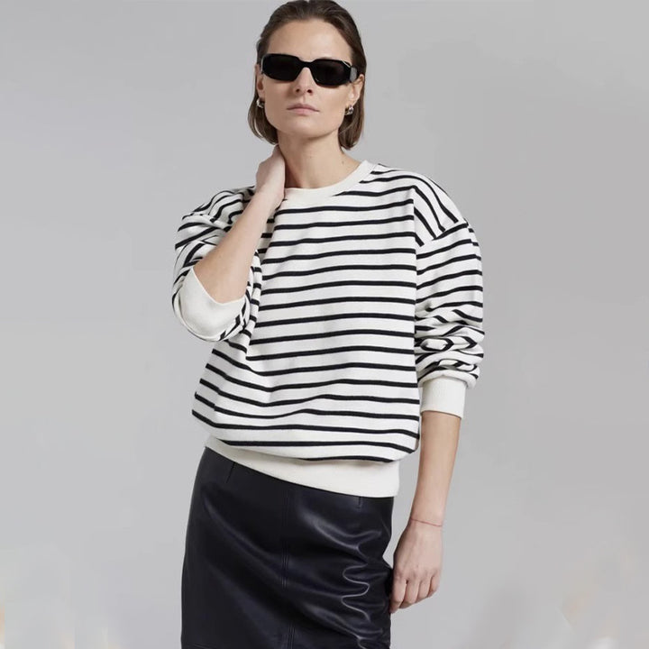Pull rayé décontracté pour femmes avec épaules tombantes Chic & Stil