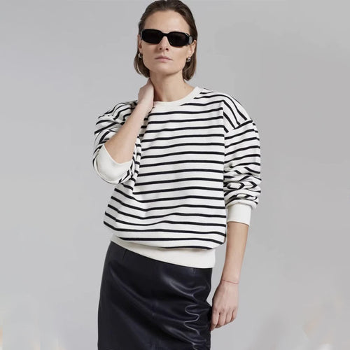 Pull rayé décontracté pour femmes avec épaules tombantes Chic & Stil