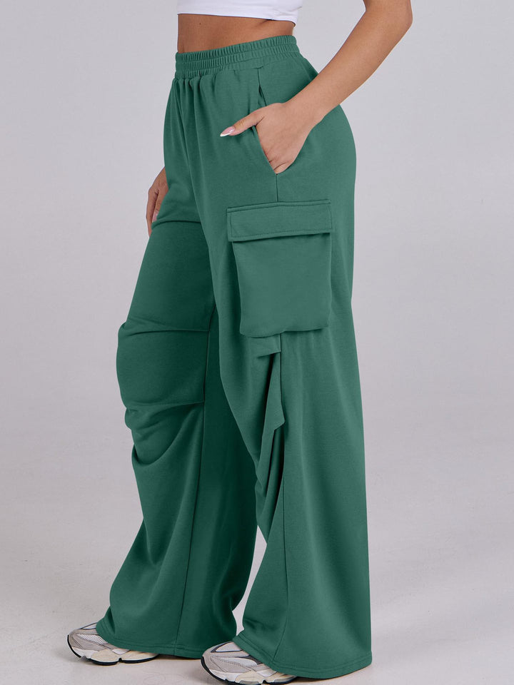 Women's cargo pants with a casual fit and practical side pockets Lune London