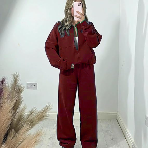 Women's sporty loungewear set with relaxed fit and comfortable materials Lune London
