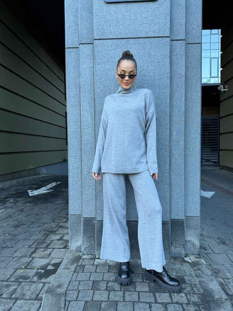 Women Elegant and Casual Lounge Set with a Loose Top and Flared Pants Lune London