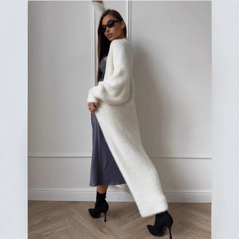 Manteau long en tricot duveteux pour femme avec une coupe élégante et des manches amples Chic & Stil