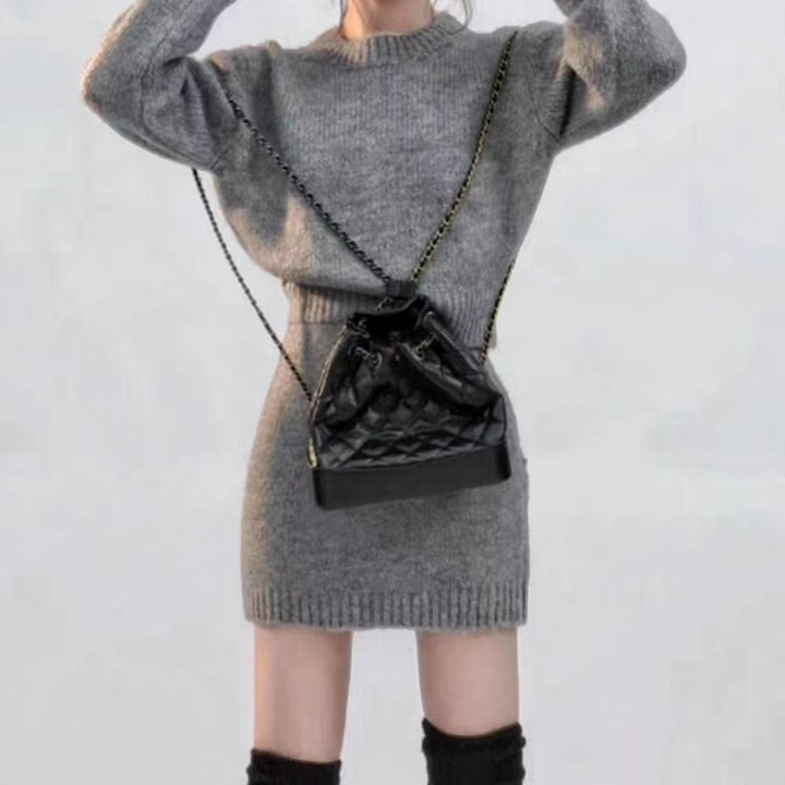 Robe en tricot pour femmes avec col haut et design texturé Chic & Stil