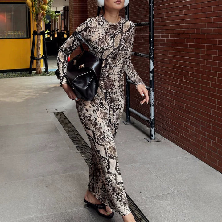 Women's figure-hugging maxi dress made of stretch jersey with snake print and round neckline Amarae