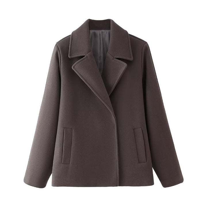 Wool coat for women with an elegant lapel and practical pockets Lune London