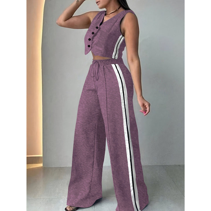 Two-piece women's sports set with a loose fit and an elastic waistband Lune London