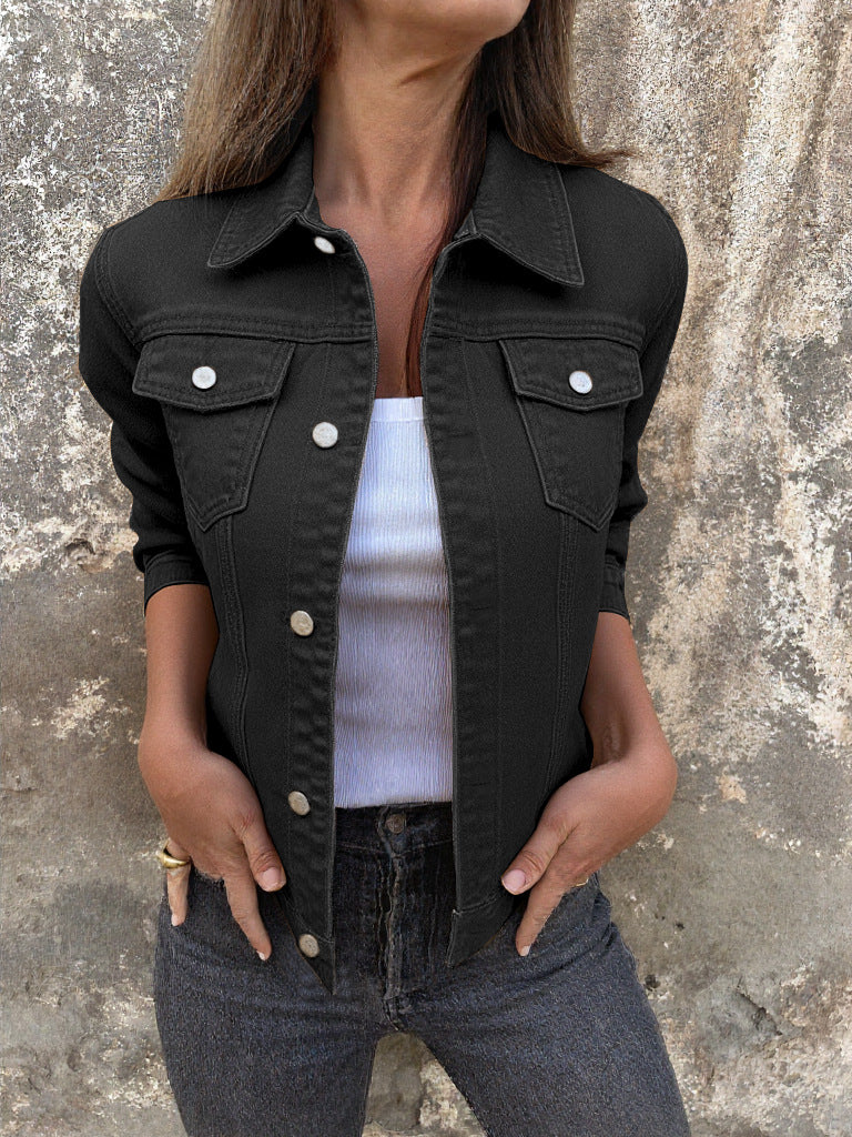 Veste en denim pour femmes au style moderne avec des poches poitrine pratiques Chic & Stil