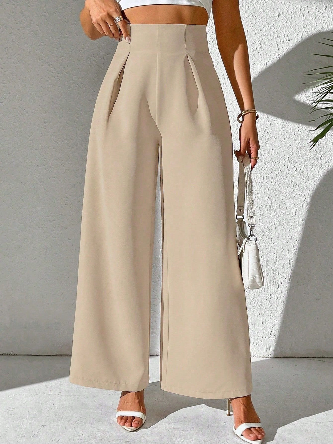 Ladies Elegant High Waist Palazzo Pants with Front Pleat and Wide Legs Lune London