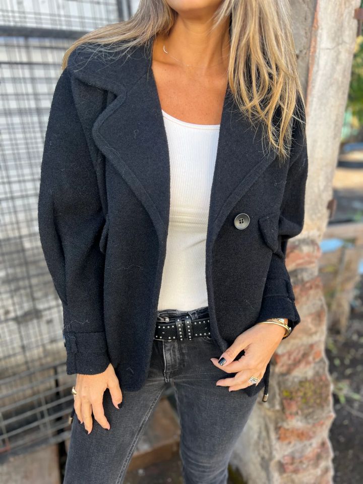 Elegant oversized blazer jacket for women in textured fabric with practical pockets Lune London