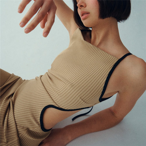 Maxi dress for women with thin spaghetti straps and chic and stylish contrasting details