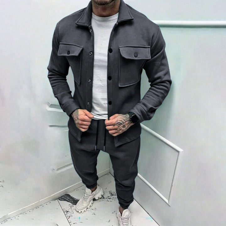 Men's sports set with modern details and practical pockets Lune London