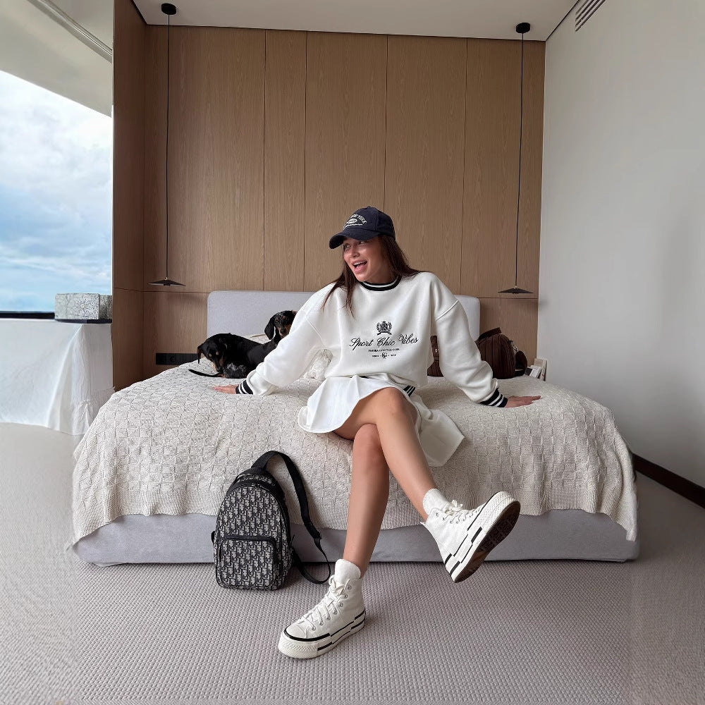 Women's sweatshirt with sporty chic and contrasting details Lune London