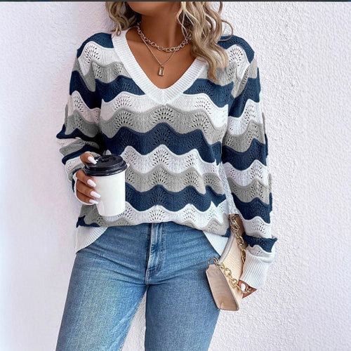 Pull pour femmes à col V avec motif ondulé et structure aérienne Chic & Stil