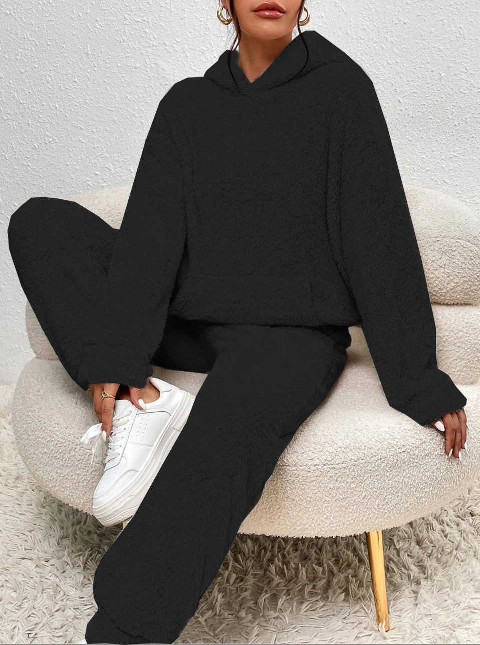 Chic und Stil | Women's Fleece Loungewear Set with Hood and Pockets