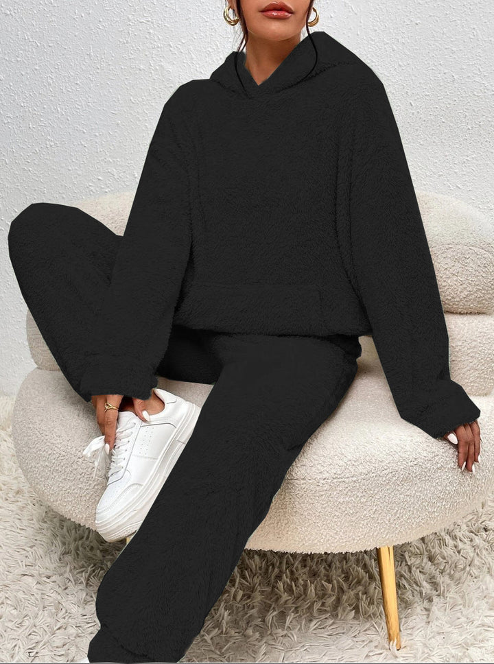 Chic und Stil | Women's Fleece Loungewear Set with Hood and Pockets