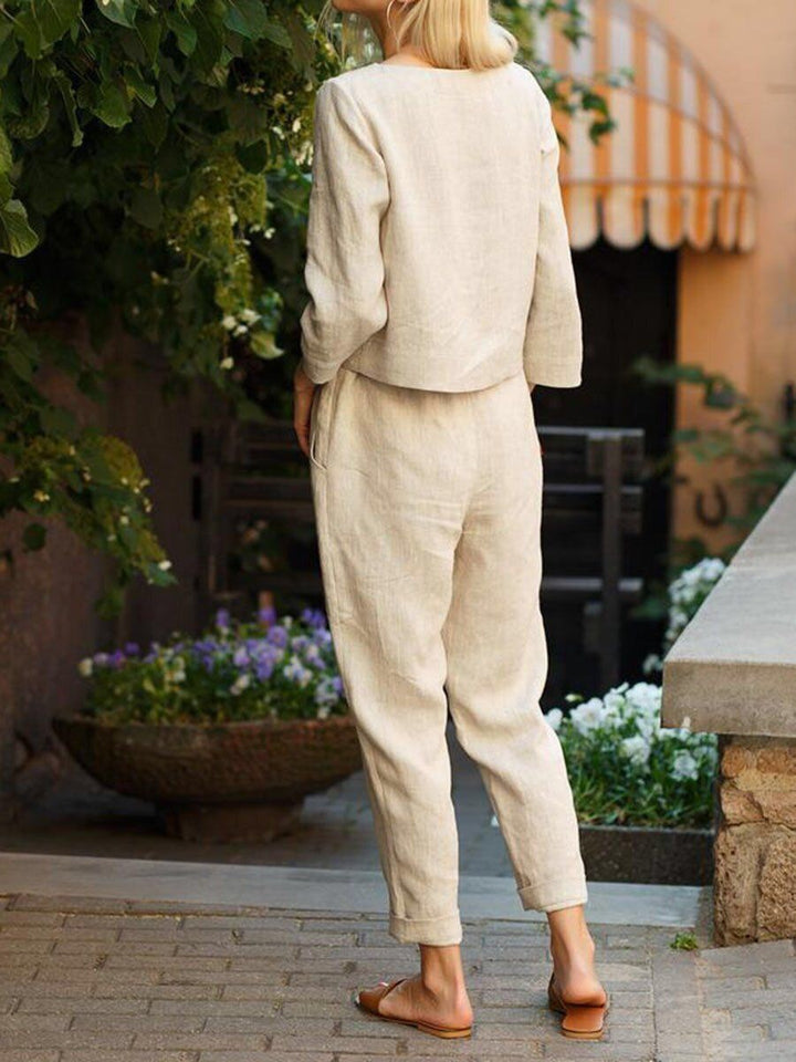 Ensemble en lin deux pièces pour femmes avec haut à la mode et pantalons confortables Chic & Stil