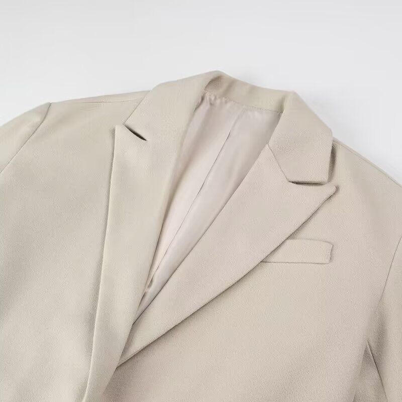 Manteau trench élégant pour femmes avec des détails à franges et une coupe ajustée Chic & Stil