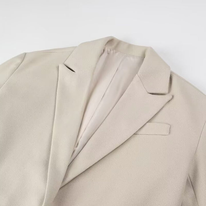 Manteau trench élégant pour femmes avec des détails à franges et une coupe ajustée Chic & Stil