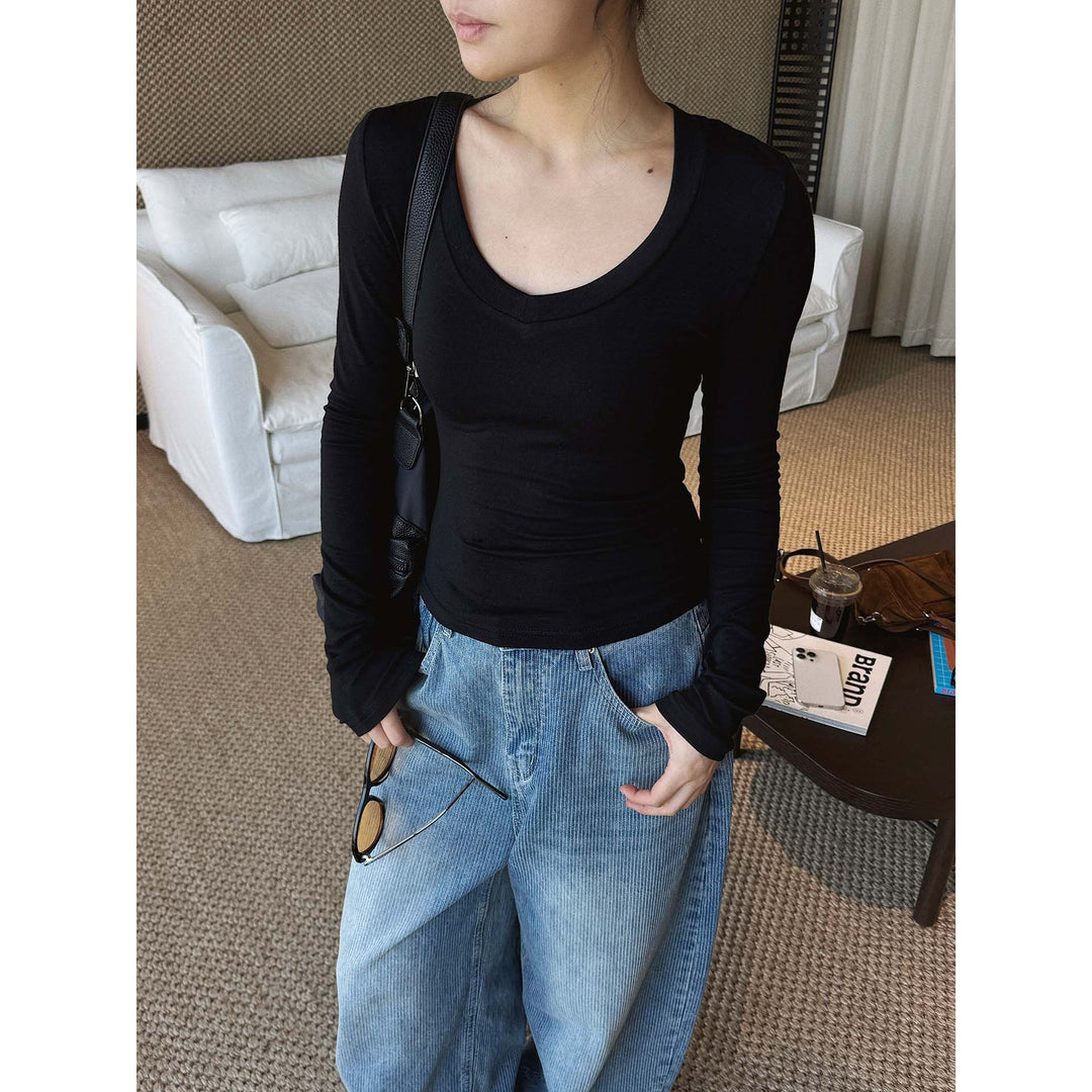 Women's Fitted Long Sleeve Shirt with Deep V-Neck made of Stretch Jersey Amarae