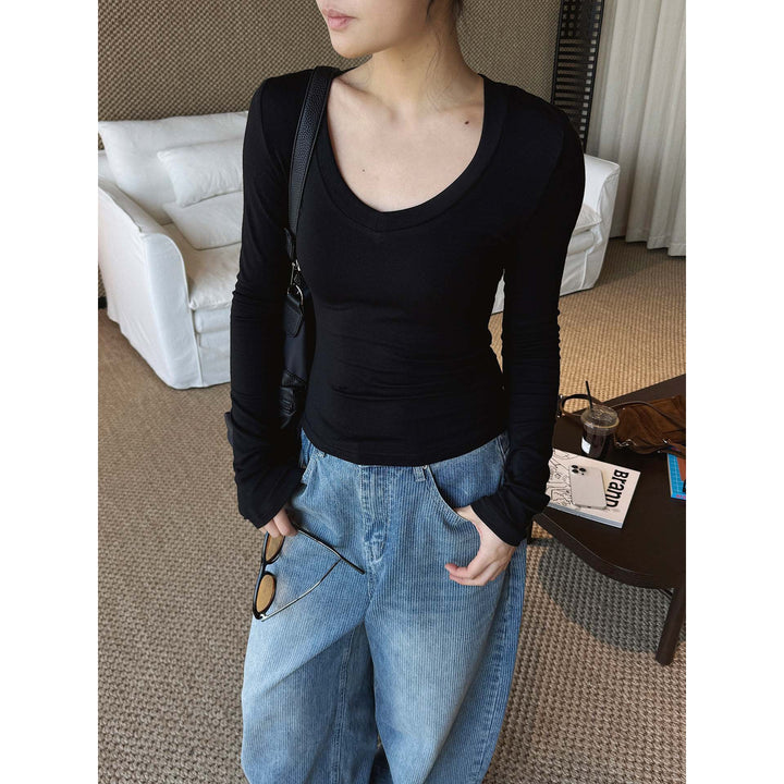 Women's Fitted Long Sleeve Shirt with Deep V-Neck made of Stretch Jersey Amarae