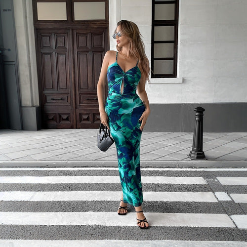Robe de soirée pour femmes avec motif floral et découpe élégante Chic & Stil