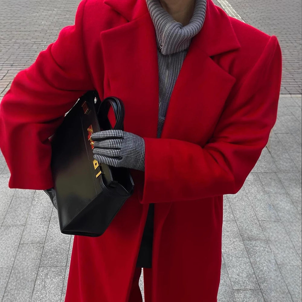 Elegant wool coat for ladies with oversized fit and chic collar Lune London