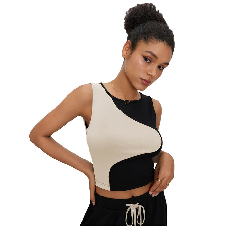 Top court pour femmes avec un design asymétrique et des contrastes à la mode Chic & Stil
