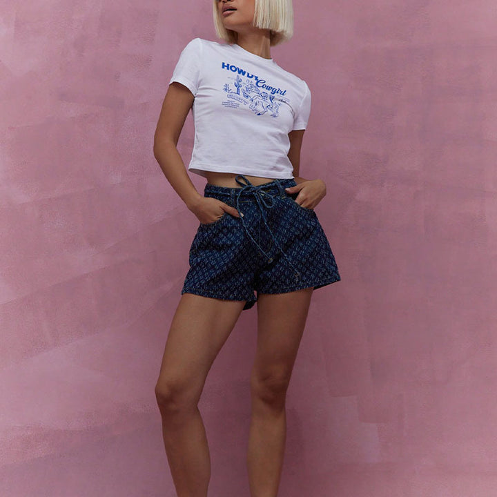 Denim shorts for women with adjustable waist and relaxed fit Chic & Stil
